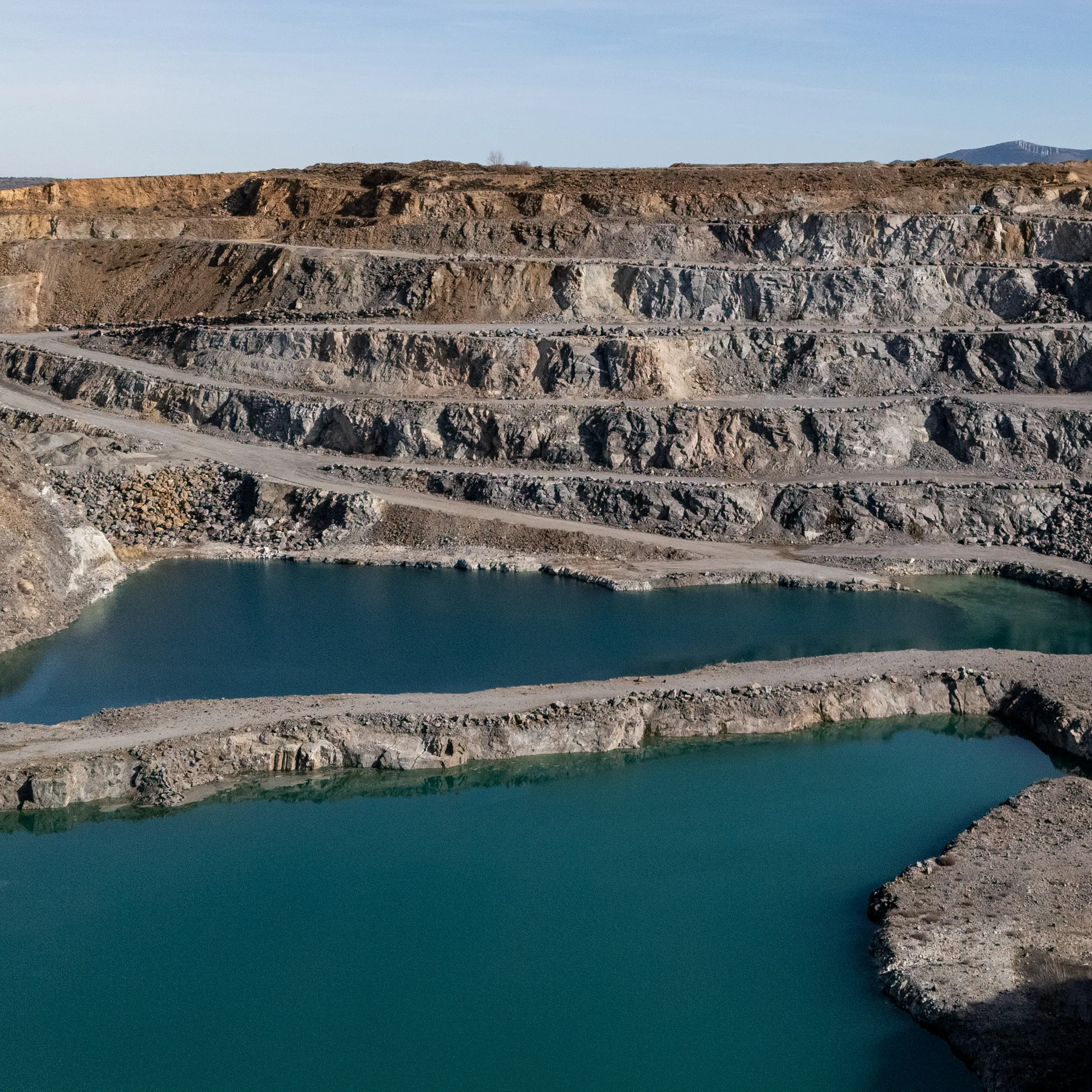 image-Extractive Industry